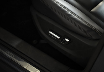 Подержанный автомобиль Geely Atlas 2019 года (17 фото)