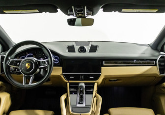 Подержанный автомобиль Porsche Cayenne 2019 года (14 фото)