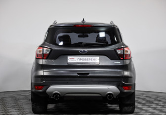 Подержанный автомобиль Ford Kuga 2017 года (6 фото)