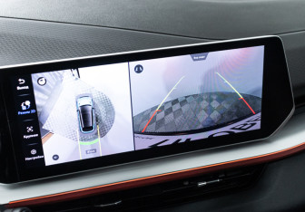 Подержанный автомобиль Geely Coolray 2023 года (19 фото)