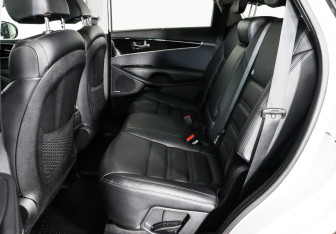 Подержанный автомобиль Kia Sorento 2018 года (10 фото)