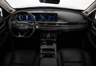Подержанный автомобиль Exeed LX 2023 года (9 фото)