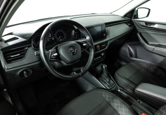 Подержанный автомобиль Skoda Rapid Liftback 2021 года (11 фото)