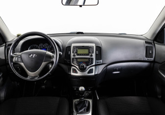 Подержанный автомобиль Hyundai i30 Hatchback 2009 года (10 фото)
