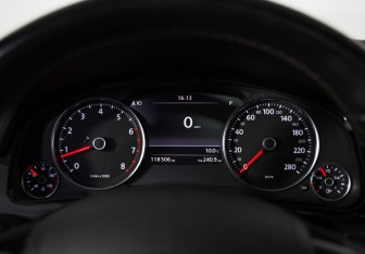 Подержанный автомобиль Volkswagen Touareg 2014 года (11 фото)