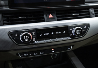 Подержанный автомобиль Audi A4 Sedan 2020 года (23 фото)