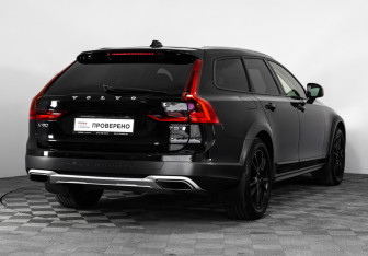 Подержанный автомобиль Volvo V90 Cross Country 2018 года (6 фото)
