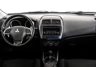Подержанный автомобиль Mitsubishi ASX 2013 года (10 фото)