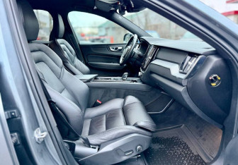 Подержанный автомобиль Volvo XC60 2019 года (16 фото)