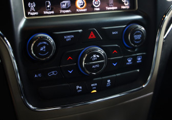 Подержанный автомобиль Jeep Grand Cherokee 2014 года (19 фото)