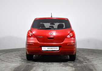 Подержанный автомобиль Nissan Tiida Hatchback 2011 года (6 фото)