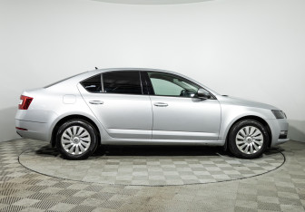 Подержанный автомобиль Skoda Octavia Liftback 2017 года (4 фото)