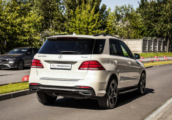 Подержанный автомобиль Mercedes-Benz GLE 2016 года (6 фото)