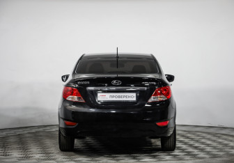 Подержанный автомобиль Hyundai Solaris Sedan 2012 года (6 фото)