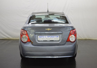 Подержанный автомобиль Chevrolet Aveo Sedan 2013 года (6 фото)