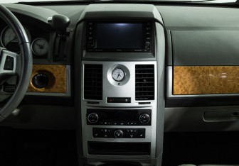 Подержанный автомобиль Chrysler Voyager 2008 года (14 фото)