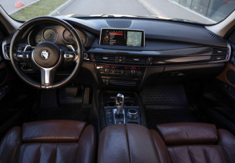 Подержанный автомобиль BMW X5 2014 года (8 фото)