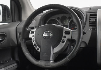 Подержанный автомобиль Nissan X-Trail 2008 года (15 фото)