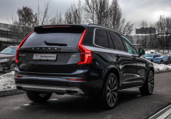 Подержанный автомобиль Volvo XC90 2019 года (5 фото)