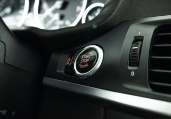 Подержанный автомобиль BMW X3 2014 года (17 фото)