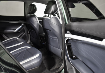 Подержанный автомобиль Geely Atlas 2024 года (12 фото)