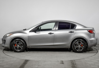 Подержанный автомобиль Mazda 3 Sedan 2011 года (8 фото)