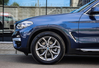 Подержанный автомобиль BMW X3 2019 года (10 фото)
