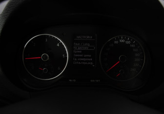 Подержанный автомобиль Volkswagen Amarok 2013 года (15 фото)