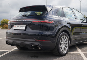 Подержанный автомобиль Porsche Cayenne 2018 года (9 фото)