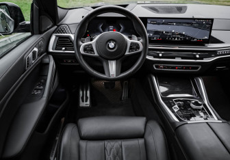 Подержанный автомобиль BMW X6 2024 года (13 фото)