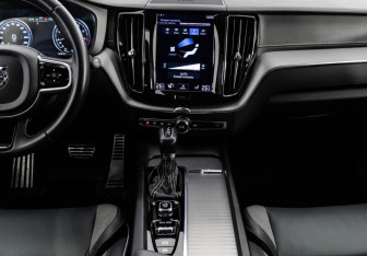Подержанный автомобиль Volvo XC60 2021 года (15 фото)