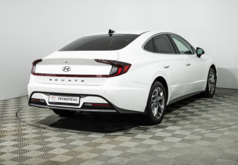 Подержанный автомобиль Hyundai Sonata 2020 года (5 фото)