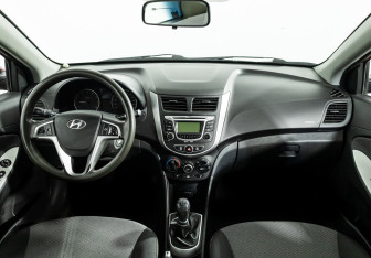 Подержанный автомобиль Hyundai Solaris Sedan 2013 года (13 фото)