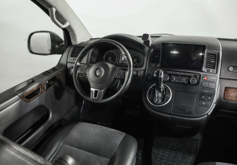 Подержанный автомобиль Volkswagen Multivan 2011 года (9 фото)