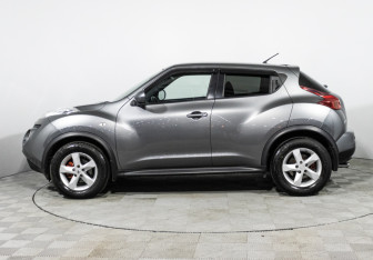 Подержанный автомобиль Nissan Juke 2011 года (8 фото)