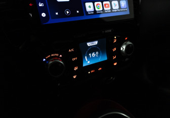 Подержанный автомобиль Nissan Juke 2014 года (16 фото)