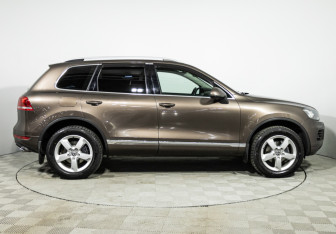 Подержанный автомобиль Volkswagen Touareg 2012 года (4 фото)