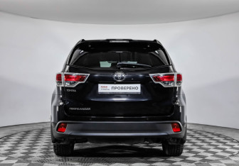 Подержанный автомобиль Toyota Highlander 2014 года (6 фото)
