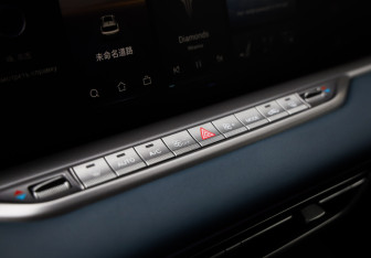 Подержанный автомобиль Voyah Free 2022 года (18 фото)