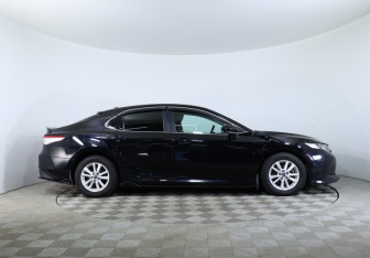 Подержанный автомобиль Toyota Camry Sedan 2019 года (4 фото)