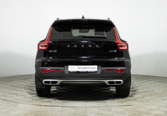 Подержанный автомобиль Volvo XC40 2018 года (6 фото)