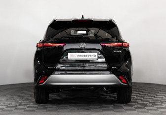 Подержанный автомобиль Toyota Highlander 2025 года (8 фото)