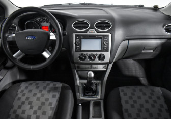 Подержанный автомобиль Ford Focus Wagon 2009 года (15 фото)