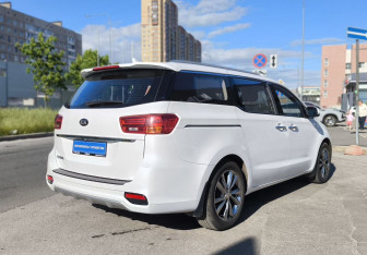 Подержанный автомобиль Kia Carnival 2018 года (4 фото)