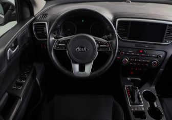 Подержанный автомобиль Kia Sportage 2020 года (10 фото)