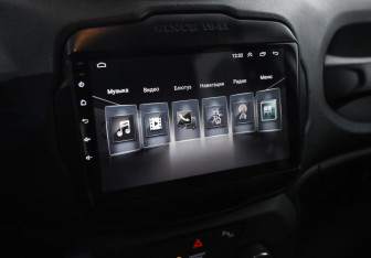 Подержанный автомобиль Jeep Renegade 2018 года (14 фото)