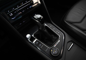 Подержанный автомобиль Volkswagen Tiguan 2021 года (15 фото)