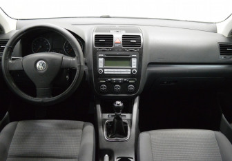 Подержанный автомобиль Volkswagen Jetta Sedan 2007 года (13 фото)