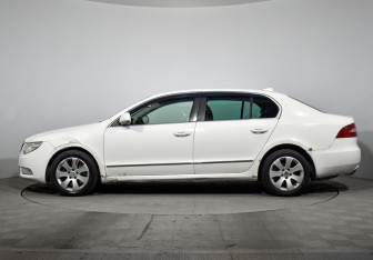 Подержанный автомобиль Skoda Superb Liftback 2011 года (8 фото)