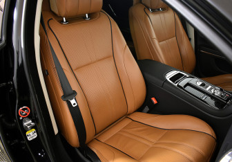 Подержанный автомобиль Jaguar XJ 2016 года (131 фото)